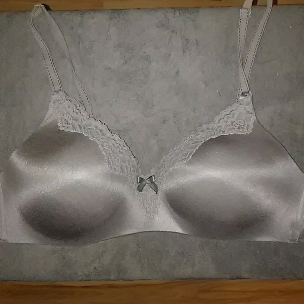 Gray Maidenform wireless Tshirt bra 36A